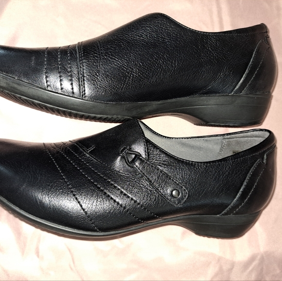 Shoes - Picture 4 of 9